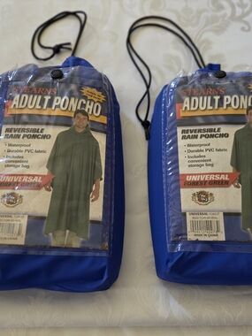 A Pair Of Stearns Adult Reversible Rain Poncho In Forest Green - Unused